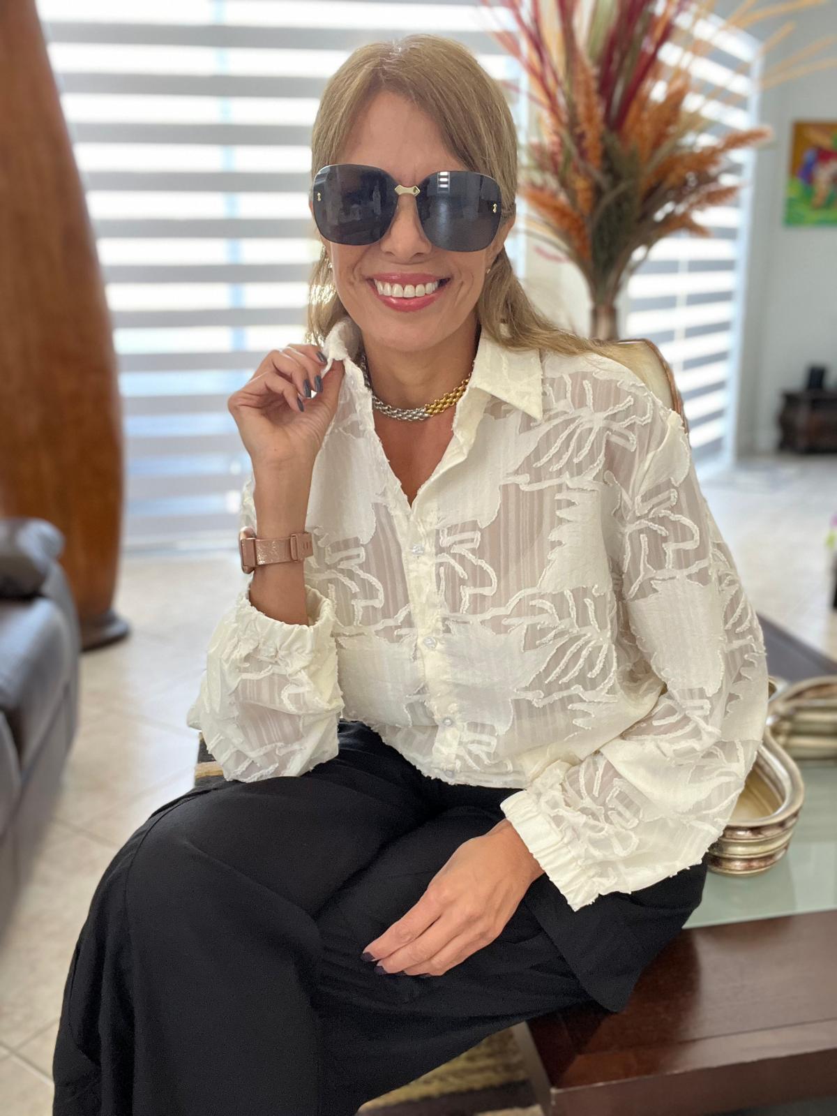 Blusa semi transparente con tejido